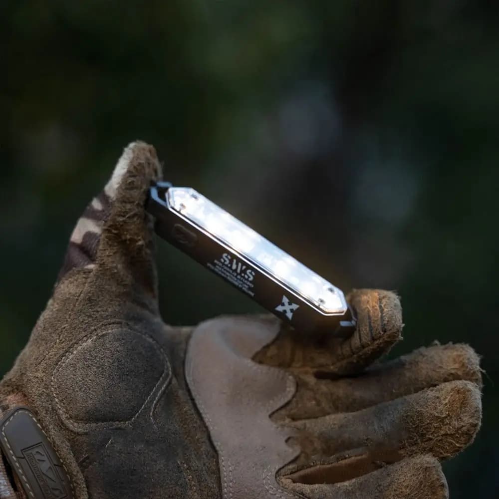 Luce di avvertimento per corda antivento regolabile, ricaricabile magneticamente, luce d'atmosfera per tenda con gancio, luci portatili per corda antivento da campeggio