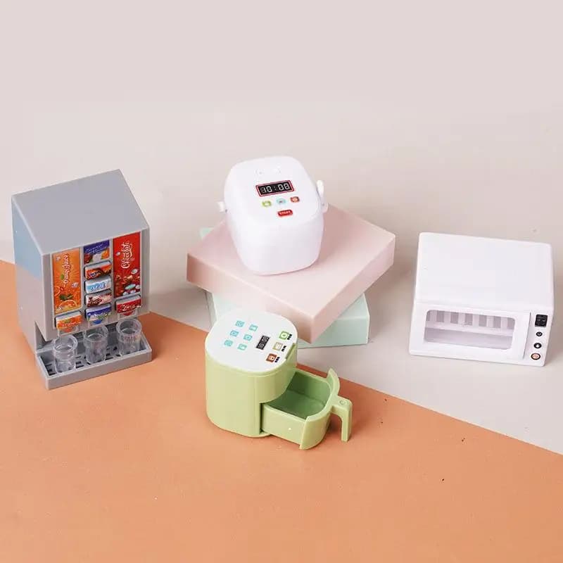 Kit di Elettrodomestici in Miniatura per Casa delle Bambole: Friggitrice ad Aria, Forno, Cuociriso, Distributore di Bevande, Ornamento in Scala 1/12