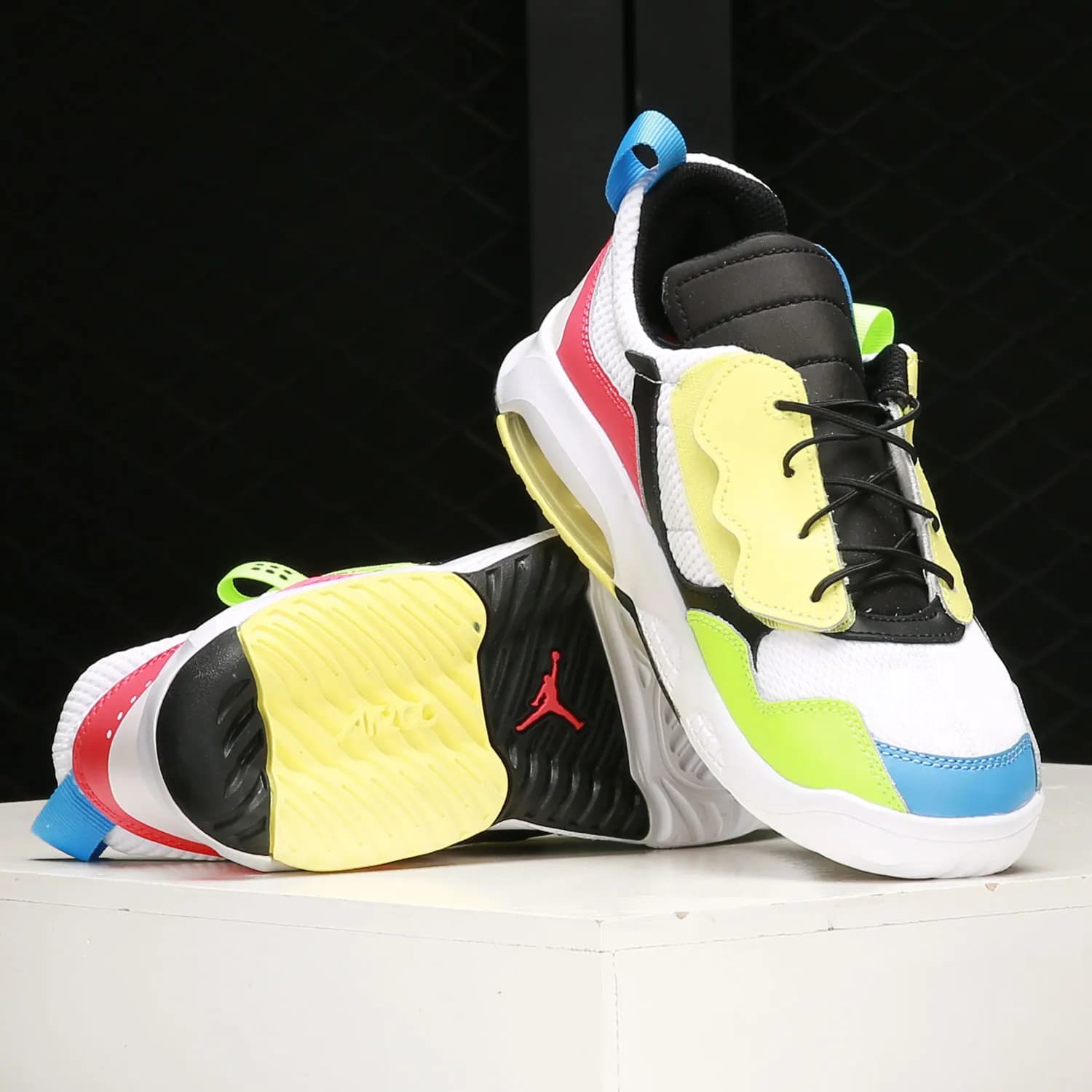 Scarpe sportive basse con ammortizzazione ad aria Nike originali Jordan MA2 per bambini CW6595-110