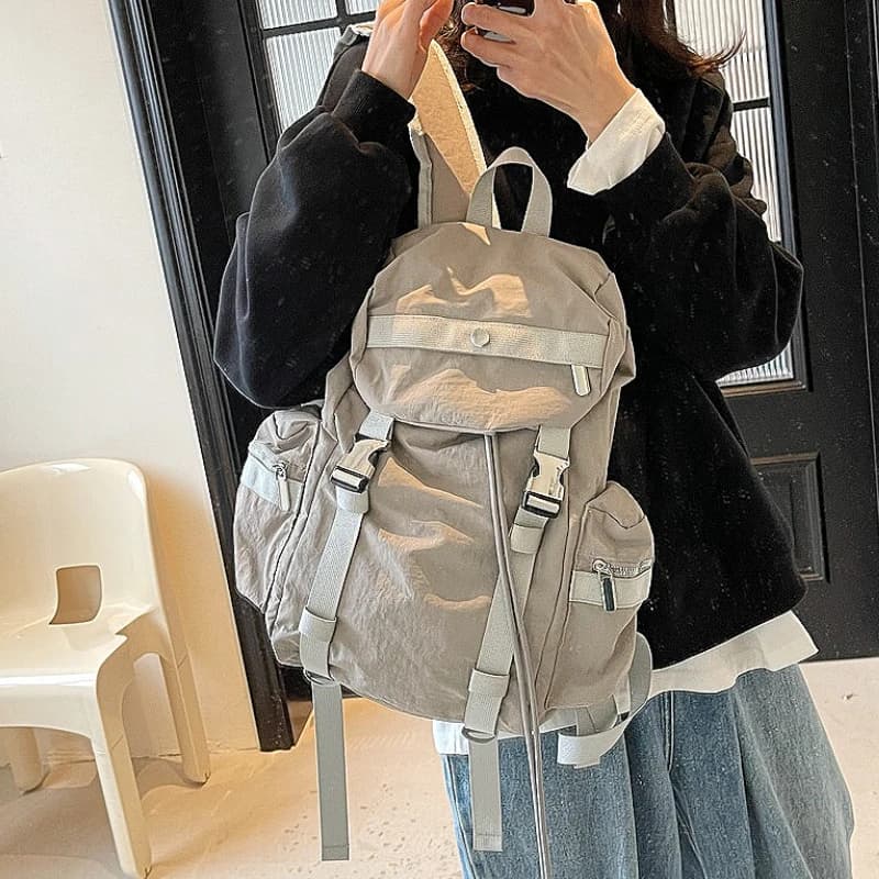2026 Minimalism Woman's Backpacks Stylish Lightweight School Bags for Students Commuting Large Capacity Travel Backpacks Women