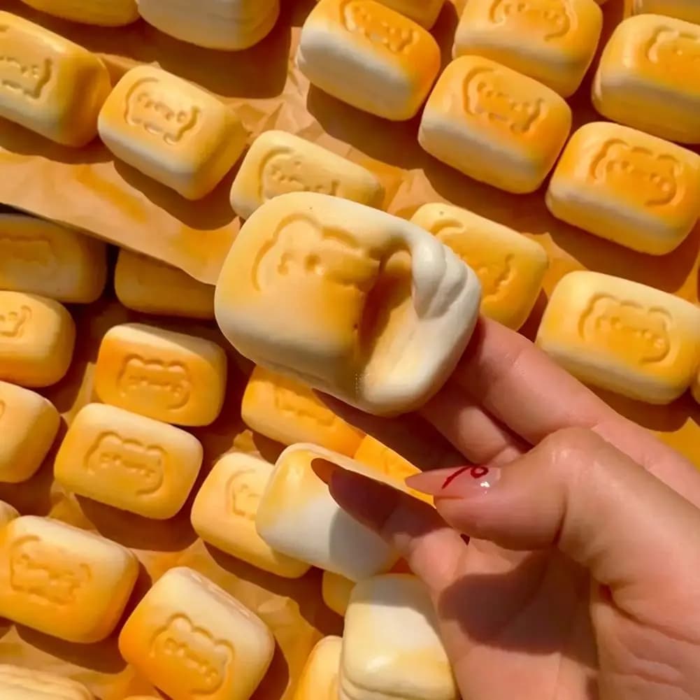 Giocattolo Squishy a Forma di Pane al Latte Simulato a Lenta Risalita - Fidget Sensoriale Super Morbido per Alleviare Stress e Ansia | Regali per Bambini e Adulti