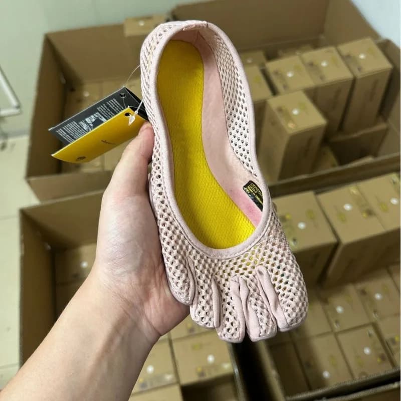Split toe training shoes pure original soft sole Pilates yoga dance fishing net VI-B mesh five-finger shoes indoor air and light