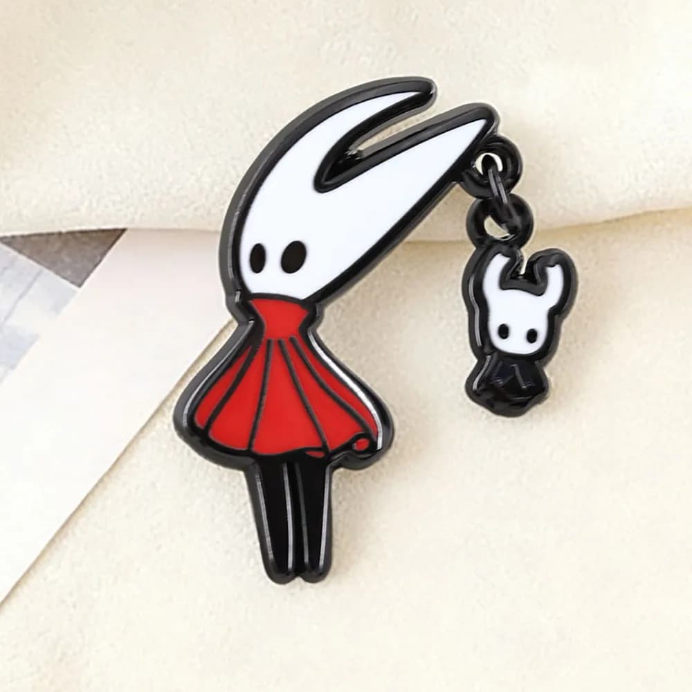 Spilla smaltata Hollow Knight Hornet e Knight, graziosa spilla da bavero con personaggi del gioco, accessorio per zaino, cappello, gioielli, regalo per fan
