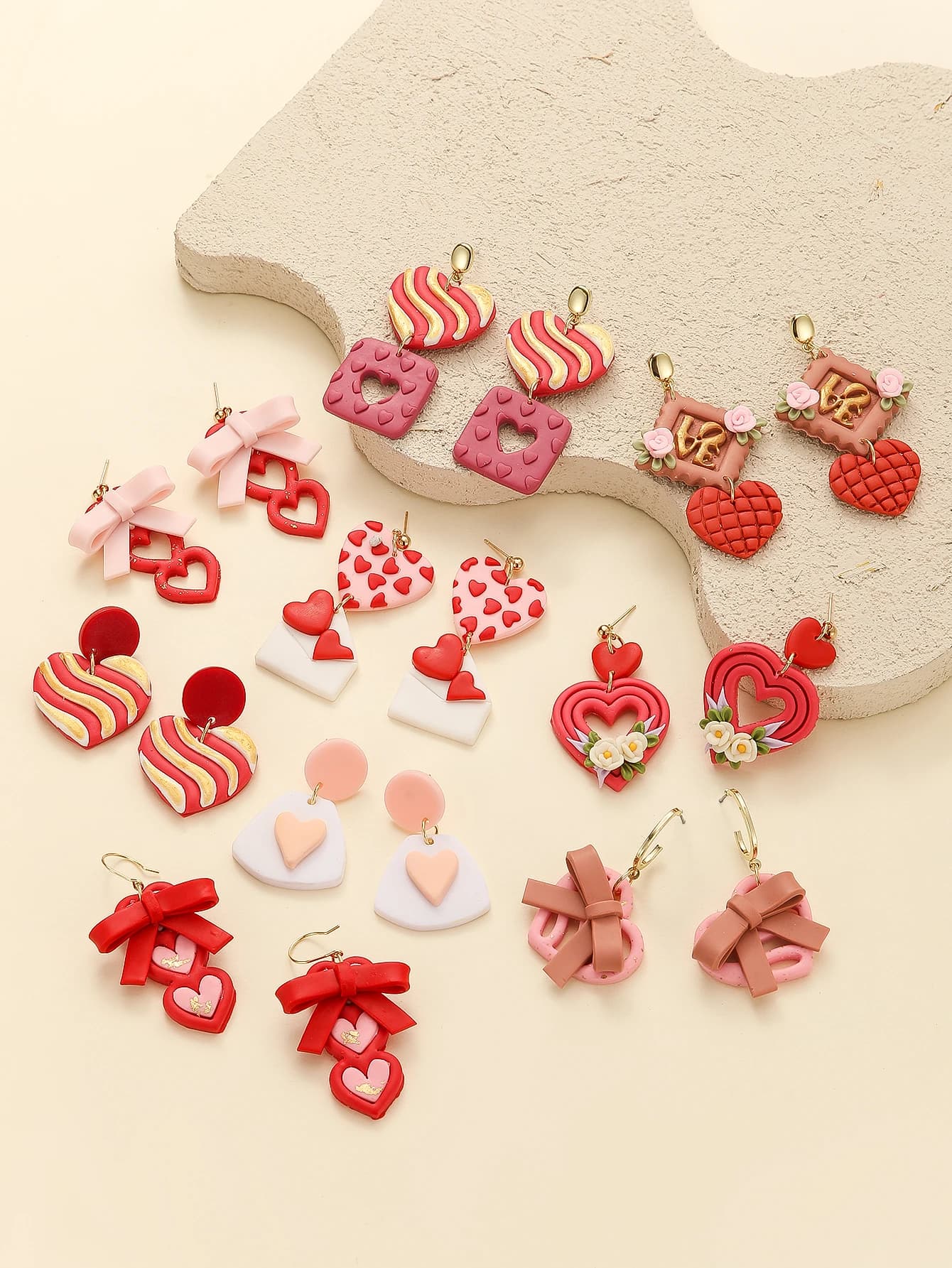 Orecchini Pendenti Artigianali in Argilla Polimerica per San Valentino, Cuore Rosso e Rosa con Design a Strisce e Fiocco, Gioielli Festivi per Donne