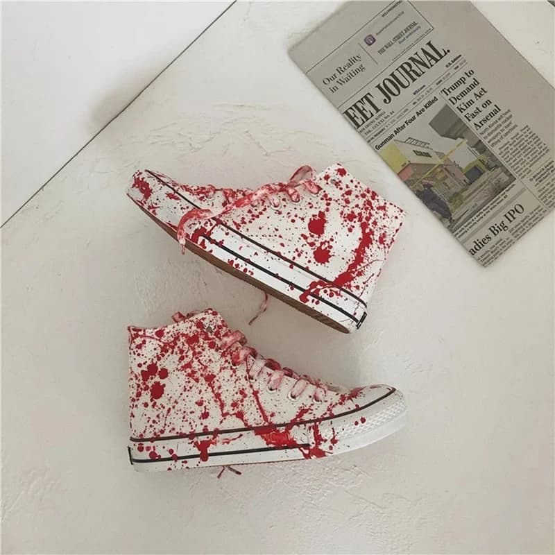 Scarpe di tela finte color sangue per uomo 2024 INS hot Graffiti Blood High-Top Designer Sneakers Ragazzi Studente Scarpe sportive casual