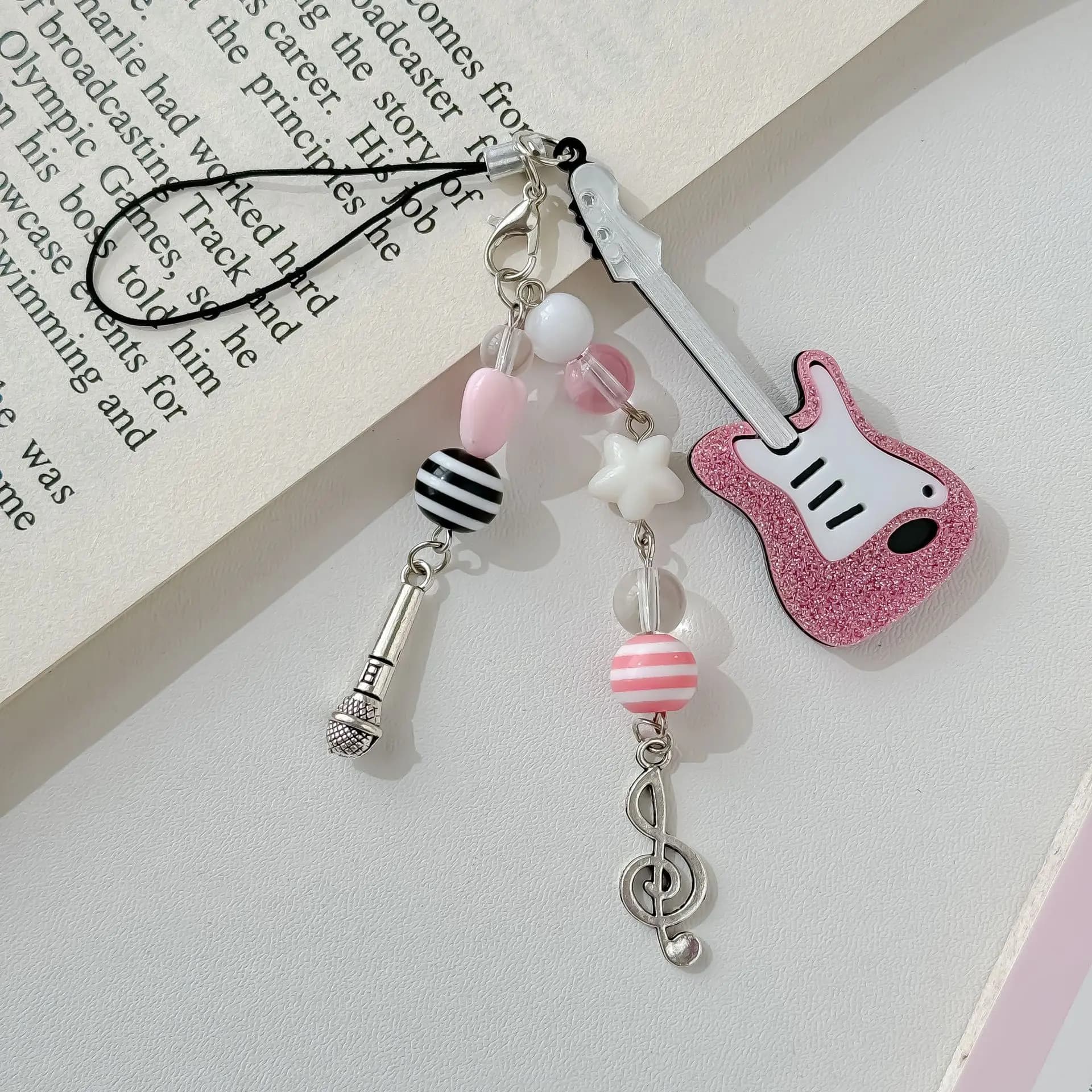 Pink Guitar Mobile Phone Straps Fashion Short Camera Keychain Lanyard For iPhone Case Decoration Musical Note Pendant