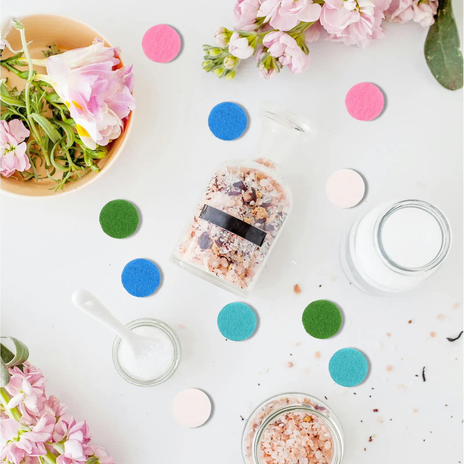 50Pcs Round Fragrance Pads Cotton Aroma Inserts for 25Mm Aromatherapy Lockets Essential Oil Refills Diffuser Accessories