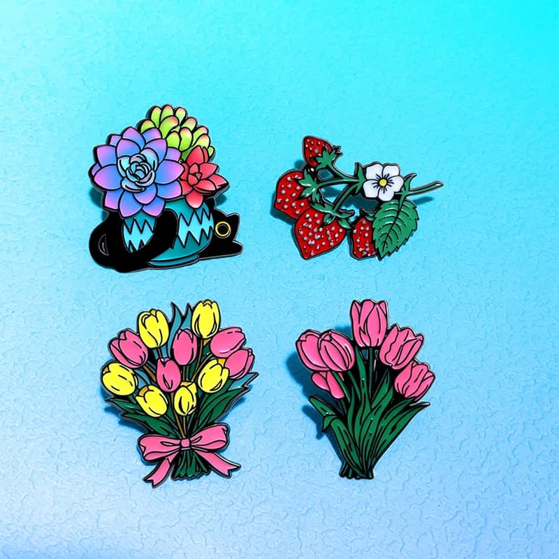 AniPins Spille a forma di Bouquet di Fiori e Fragole per Abbigliamento Femminile e Zaini, 4 modelli, Distintivi in Metallo Smaltato con Frutta e Piante, Regali