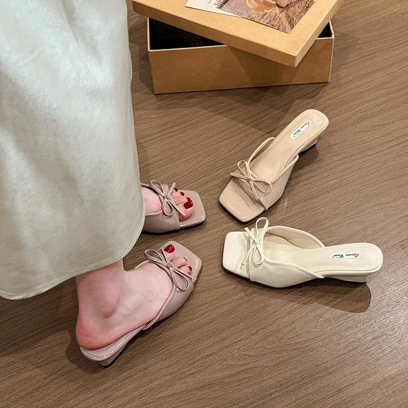 Sandali da Donna con Punta Quadrata e Fiocco in Morbida Pelle, Sandali Slip-on con Zeppa in Pelle Verniciata Stile Francese Delicato
