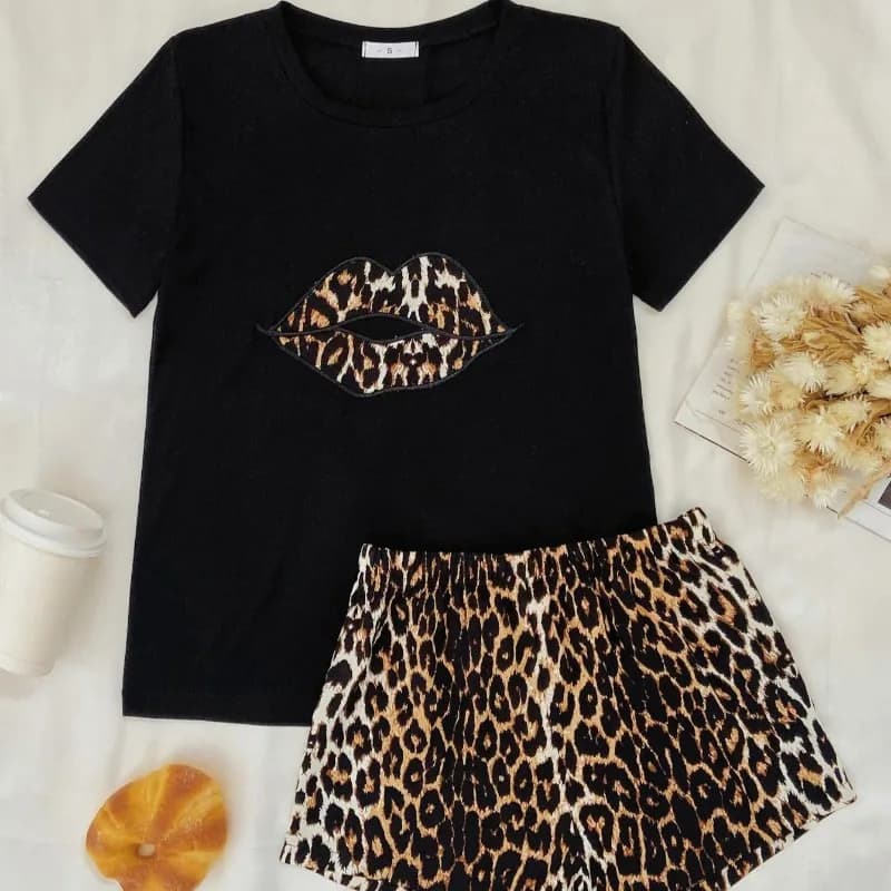 Set di abbigliamento da casa da donna con stampa animalier Pantaloncini da notte estivi a maniche corte Pigiama da giorno per la notte traspirante Abbigliamento da resort con pesi tropicali