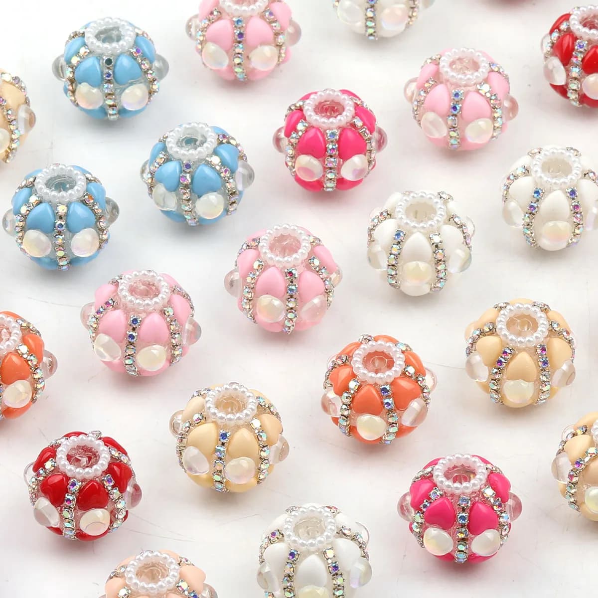 5 pezzi di perline rotonde in acrilico a forma di cuore, assortiti di perline di sfere da discoteca in acrilico a forma di cuore di cristallo artificiale, perline flash dal design unico
