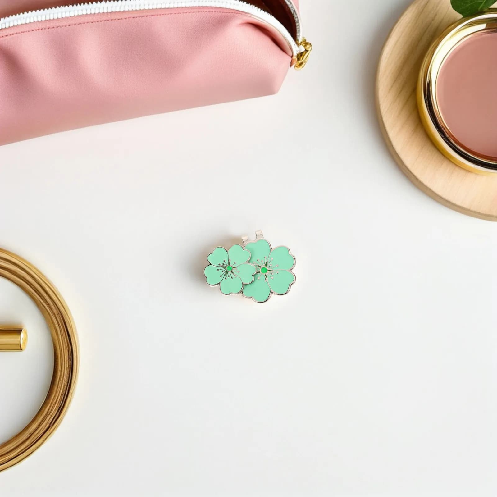 Clip Magnetico a Forma di Fiore di Ciliegio per Cappello da Golf, Marcatore di Palline per Donne, Accessorio Elegante per Visiera e Borsa da Golf