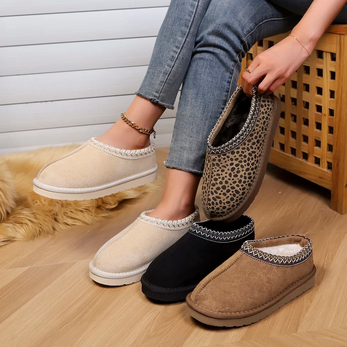 Women's Suede Snow Slippers, Warm and Anti-slip, with Lining in Fur, Closed Toe, for Interior and Outer, Casual Winter Shoes and Comfortable
