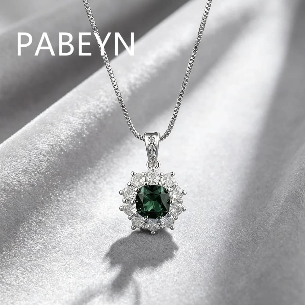 Set di Gioielli da Donna in Argento Sterling 925, Elegante e Lussuoso con Zirconi Verdi, Collana, Anello e Orecchini a Perno