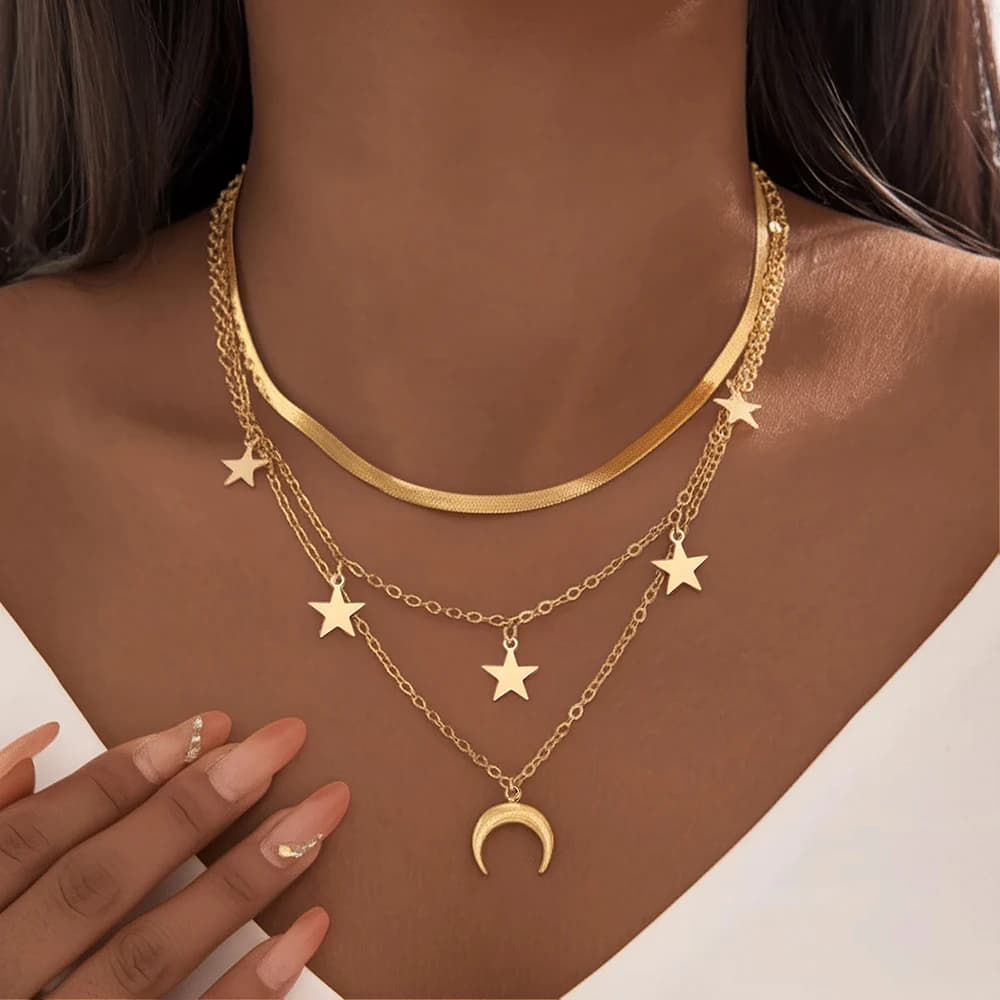 DOTIFI Ciondolo stella e luna in acciaio inossidabile Catena serpente piatta Collana multistrato a strati Catena unica alla moda della clavicola