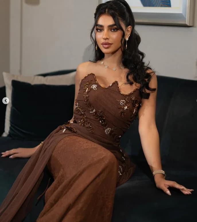 Perline Abiti da sera in cristallo Abito da ballo a sirena in pizzo Abito da sposa elegante senza spalline in cristallo dell'Arabia Saudita personalizzato 2025
