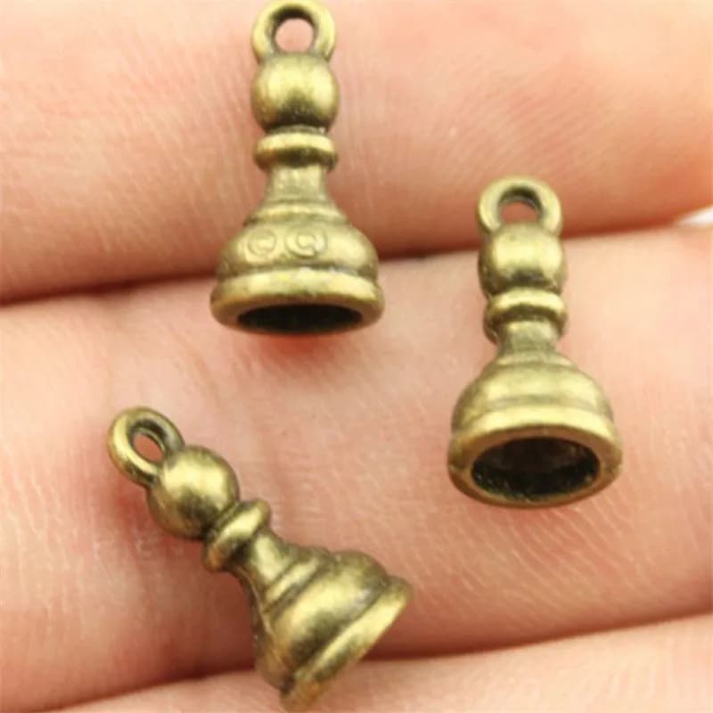Ciondoli a Forma di Cavaliere, Bisotto e Pedone in Bronzo Tibetano Vintage per Accessori Fai-da-Te, Set di 6 Pezzi, Charm Antichi a Tema Scacchi