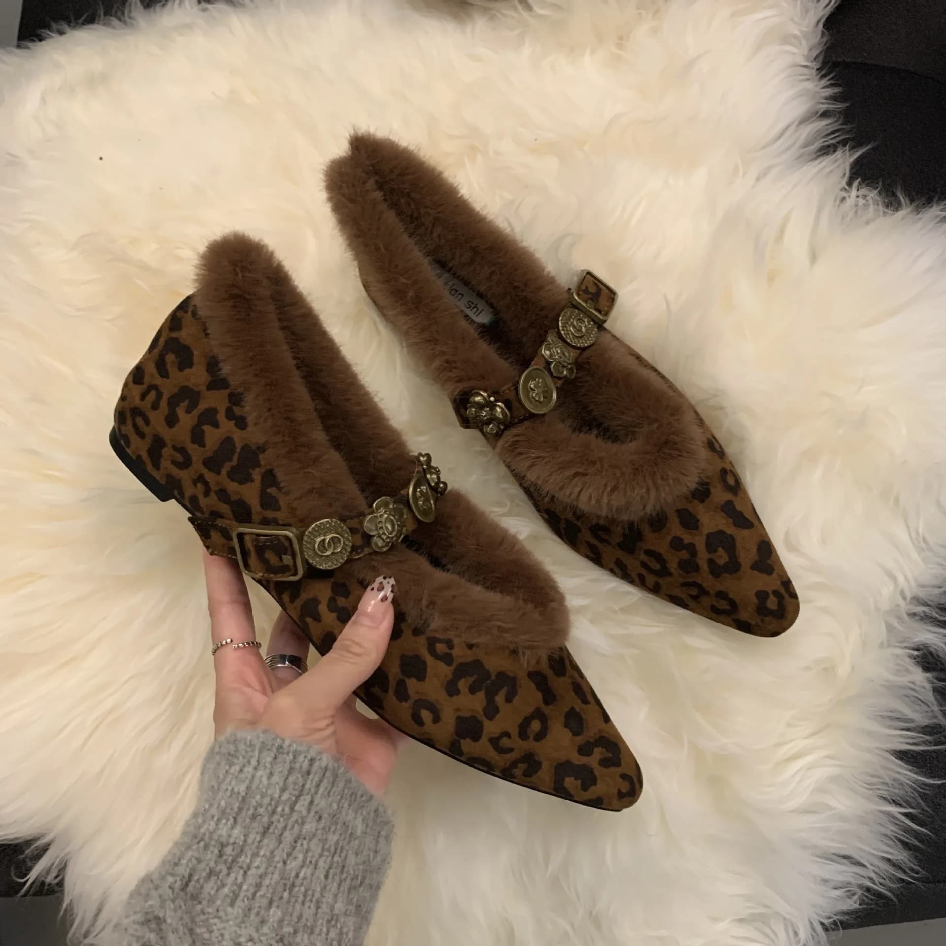 2026 Winter New Women Pointed Toe Rivet Thick Heels Loafer Retro British Style Warm Casual Slip on Chunky Footware Women Shoes
