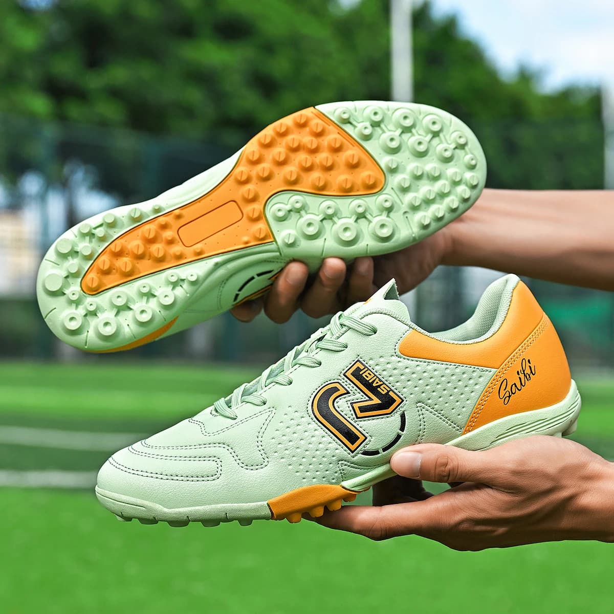 TF/FG lancia le nuove scarpe sportive da calcio professionali, personalizzate e alla moda, scarpe sportive comode e traspiranti