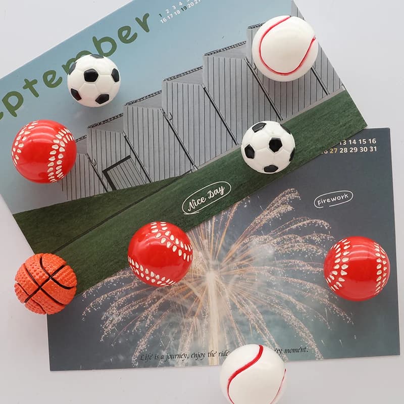 4-10 Pezzi Magneti da Frigo in Resina a Forma di Pallone da Calcio/Basket/Pallavolo/Softball, Cabochon per Decorazioni Fai-da-Te, Artigianato e Scrapbooking