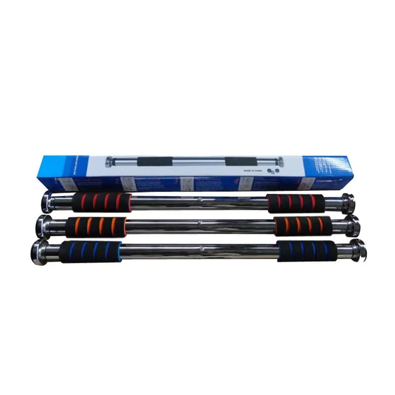 Horizontal bar for door with portable adjustable internal traction bar