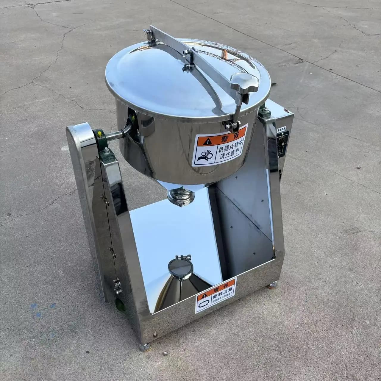 SAT. Electric Pentola with Stainless Steel Coating and Blender Integrated for Cooking and Mixing