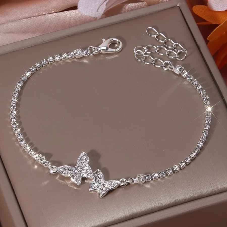 Rhinestone Butterfly Claw Chain Bracelet Silvery Design One Piece