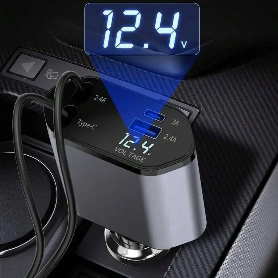 Caricabatterie da auto a 4 porte da 120 W con schermo digitale per la tensione, cavi retrattili Type-C e Lightning, ricarica rapida per dispositivi universali