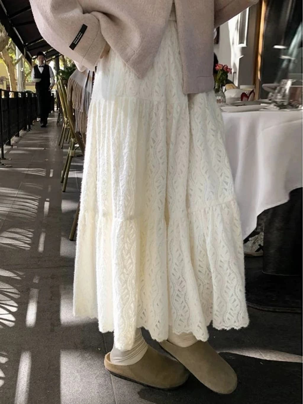 2025 Gonna lunga in pizzo bianco delle nuove donne Autunno Inverno Flowy a strati a vita alta A-Line Gonna lunga Elegante stile francese Parte casual