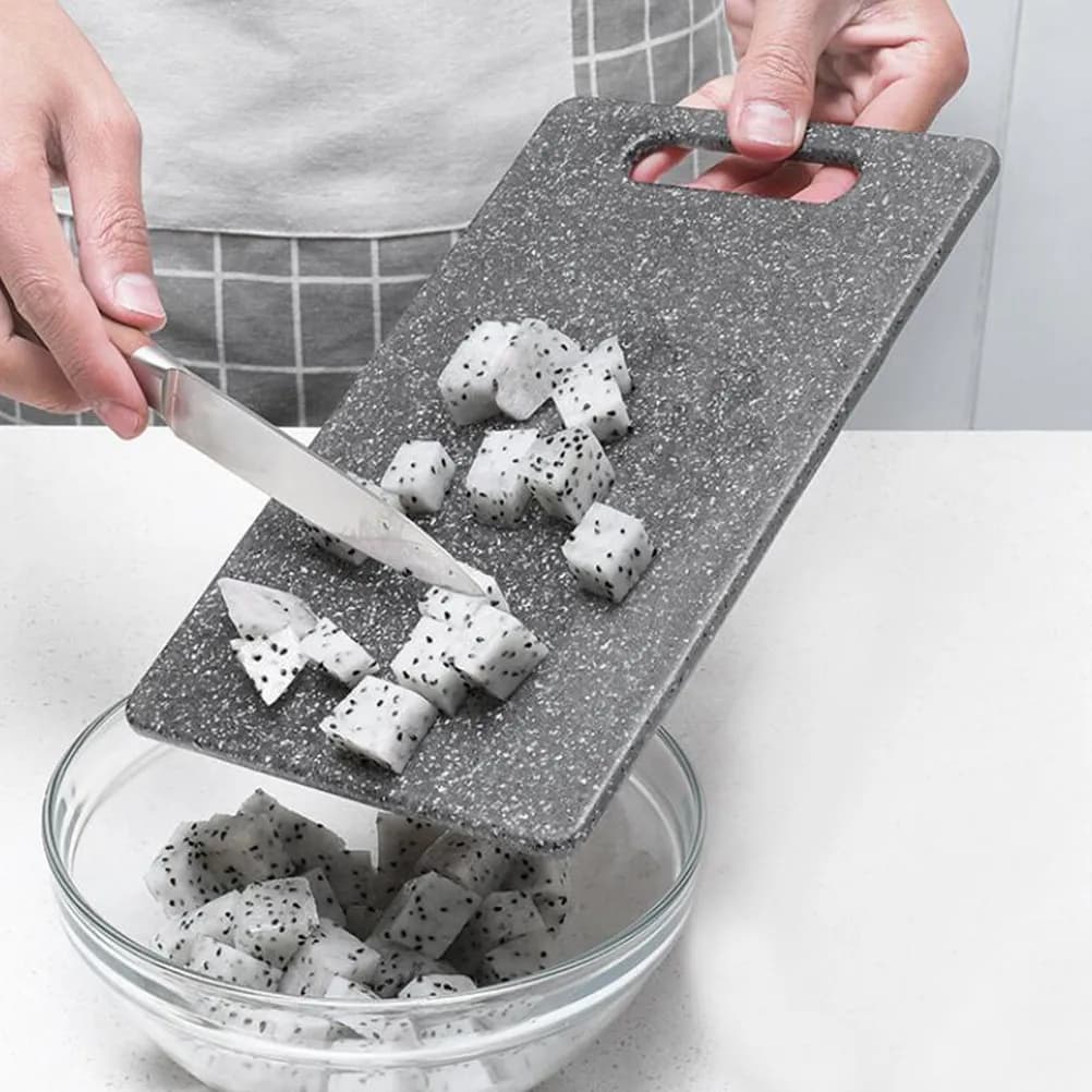 Tagliere in finto marmo elegante e leggero, utensile da cucina multiuso per carne e verdure (1 pezzo)