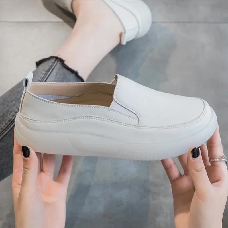 2025 Scarpe da jogging da donna in vera pelle Mocassini piatti slip-on con suola morbida in pelle di mucca Sneakers da donna Scarpe da ginnastica da passeggio traspiranti