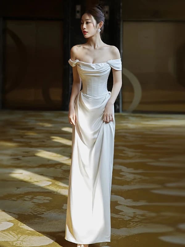 Abito da sposa semplice in raso bianco con gonna a sirena monospalla, vita media, linea ad A, gonna lunga in tessuto di poliestere