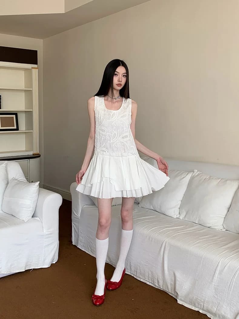Elegante Gilet Bianco con Ricami in Pizzo e Orlo Sfrangiato, Gonna Corta a Trapezio per Donna, Abbigliamento Quotidiano