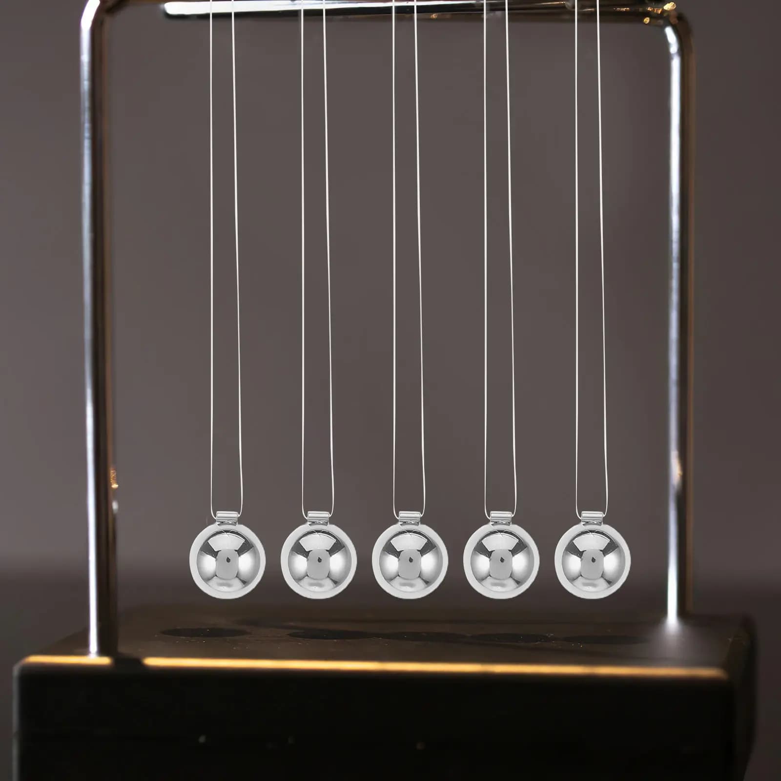 Set di 5 Pendoli di Newton con Sfere in Acciaio Inox, Decorazione da Scrivania Educativa per Ufficio e Scienza