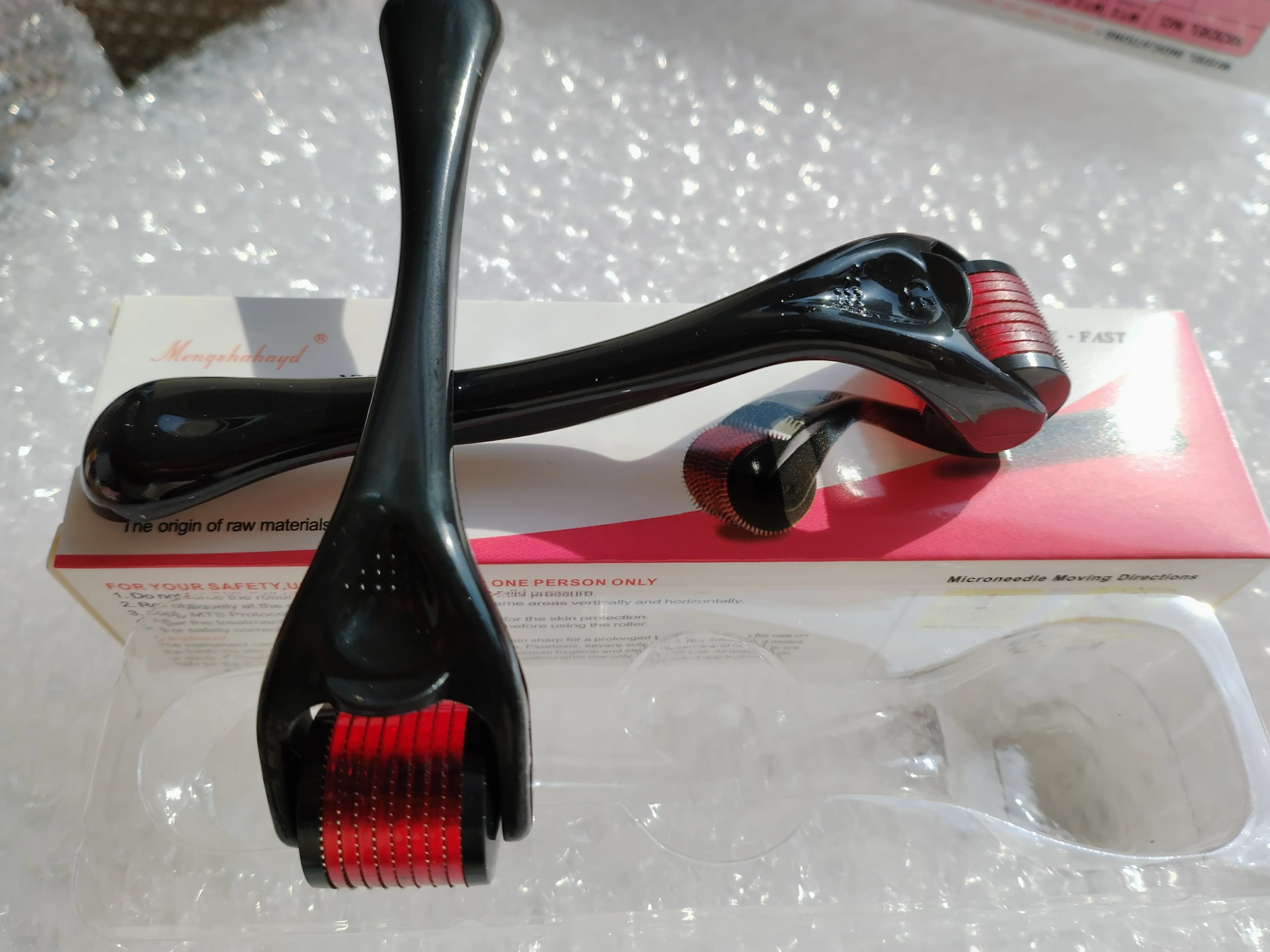 Derma Roller per pelle, capelli e barba – Rullo microaghi in titanio per donne e uomini per viso e cuoio capelluto, sicuro e facile da usare 0,25 mm