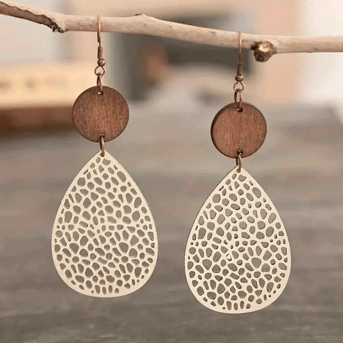 1 Pair Stylish Teardrop-Shaped Hollow Wooden Boho Earrings Ideal for Everyday Use