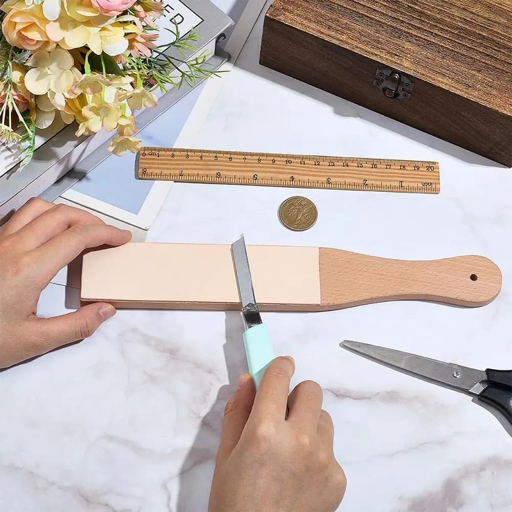 Affilatore a doppia faccia in legno di faggio e pelle per affilare coltelli, con blocco ergonomico per affilatura e lucidatura