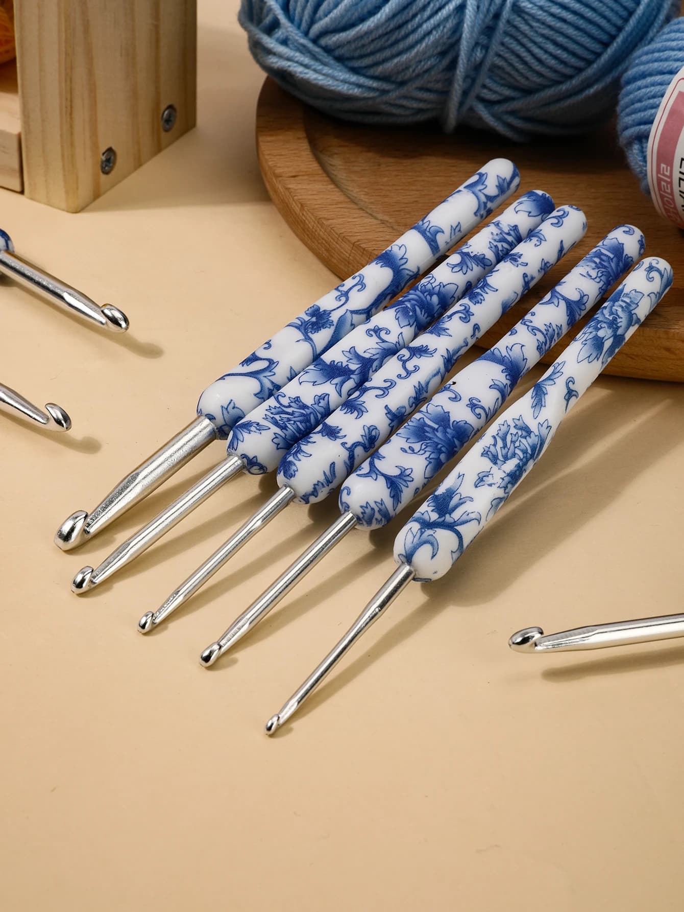 8pcs/set Blue and White Porcelain Crochet Hooks Set 2.5-6.0mm Ergonomic Aluminum Knitting Needles DIY Yarn Weaving Sewing Tools