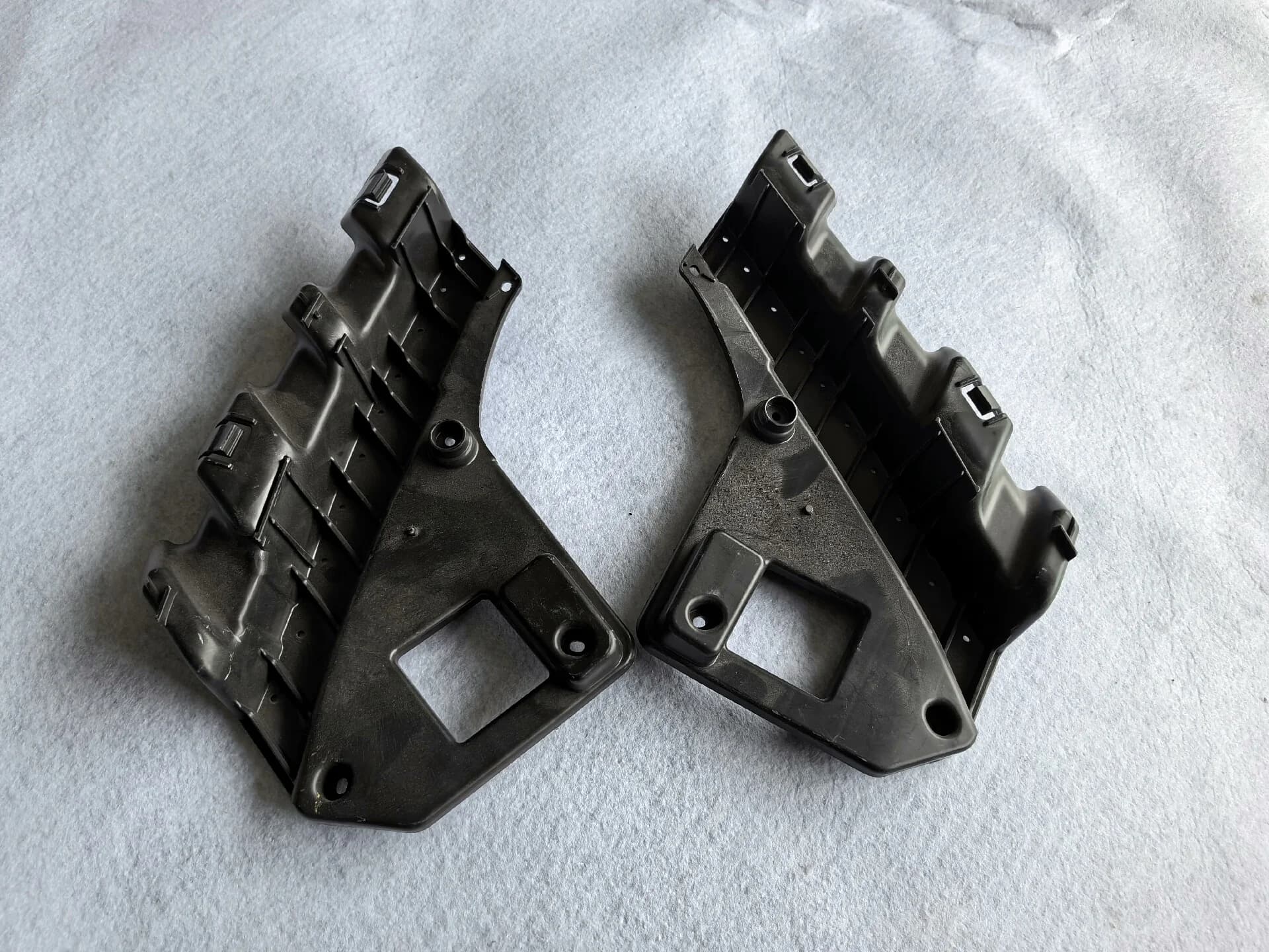 Supporto faro anteriore per Tesla Model Y 2021-2024 OEM 145337500 181209300, supporto faro anteriore per Model 3 145337600 18120900