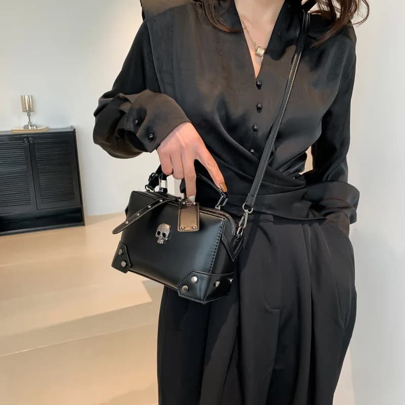 Borsa a tracolla con teschio da donna borsa tote europea e americana 2026 nuova moda borsa da moto con rivetti borsa a tracolla scheletrata C064