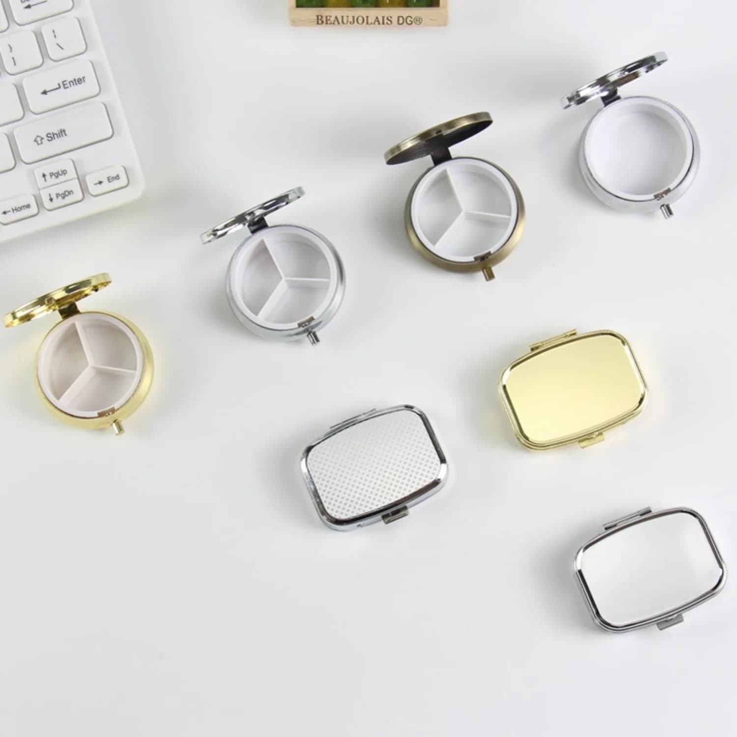 Metal square napkin set with 2 compartments and 3 compartments round, portable travel pills to store pills and vitamins