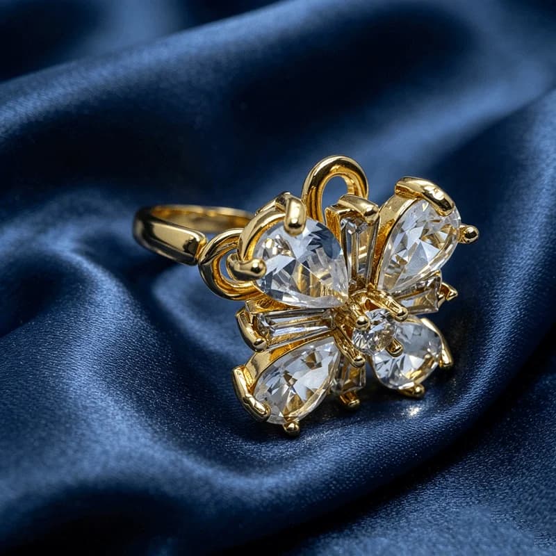 Anello Girevole a Farfalla Color Oro con Zirconia Cubica, Gioiello Delicato di Lusso Leggero per Sposa, Occasioni Romantiche, Feste ed Eventi Speciali