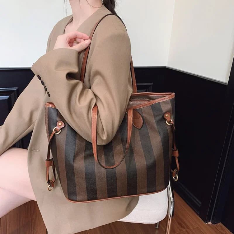 Elegante Borsa a Tracolla Minimalista per Donne con Design Vintage alla Moda e Logo con Lettere