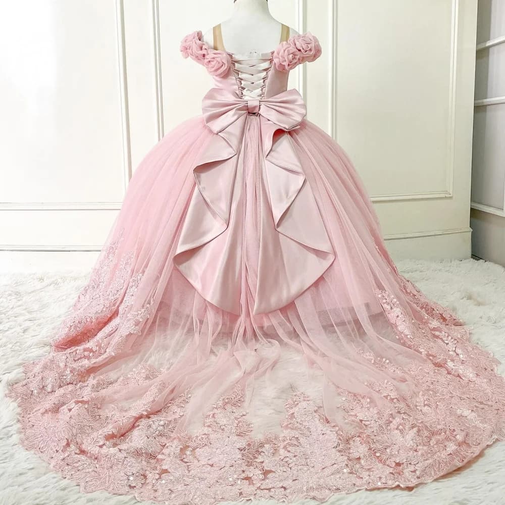 Abito da damigella d'onore blu reale di lusso personalizzato con spalle scoperte, fiori 3D, pizzo e tulle, abito per la prima comunione per bambine