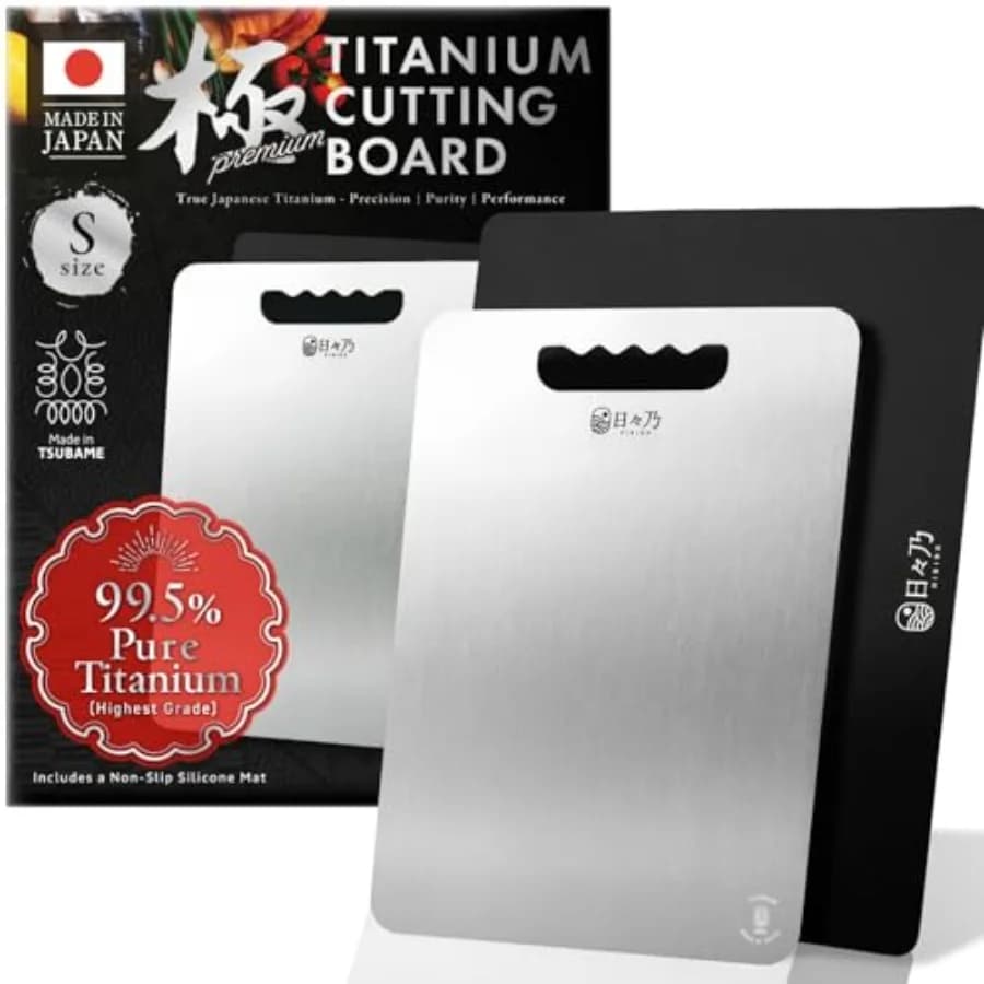 Tagliere in Titanio 99.5% Pure Japanese, Non-toxic, Lightweight, Dishwasher Washable, Size S, Made in Japan with Anti-slip Cooking Mat