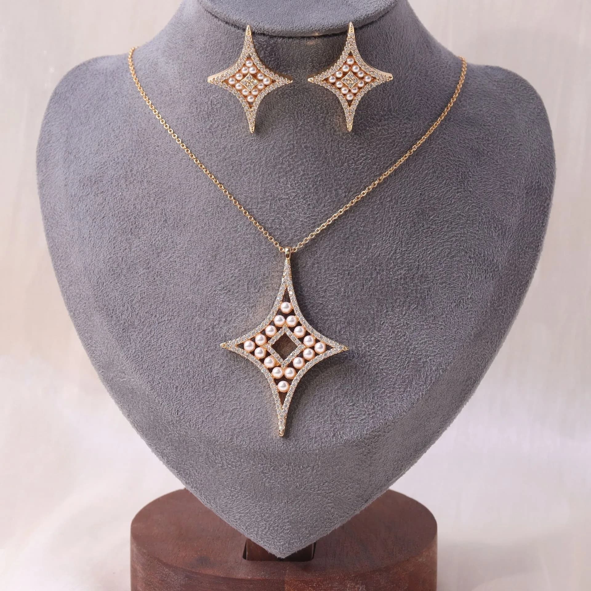Set di Collana Elegante con Perle Scintillanti e Zirconi Cubici, Gioielli Quotidiani per Donne e Ragazze, 2 Pezzi