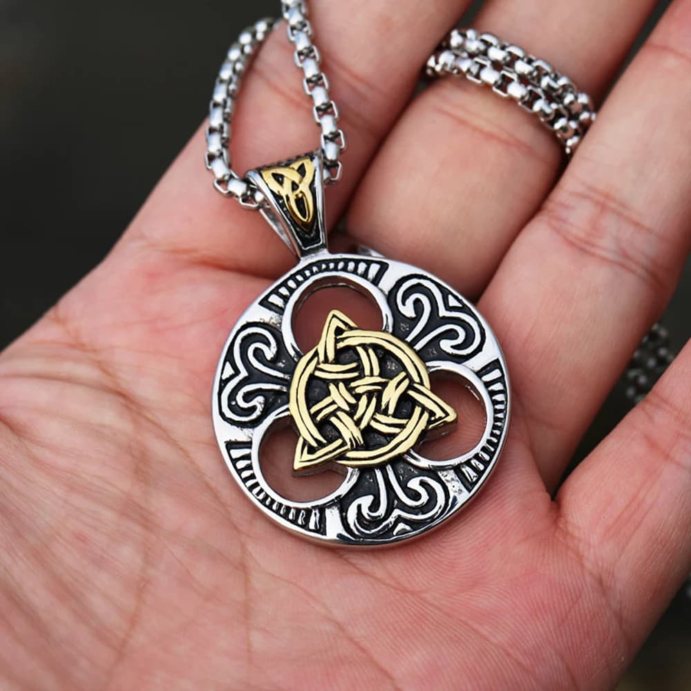 Collana con ciondolo nodo celtico vichingo vintage in acciaio inossidabile Collana da uomo con catena nordica Odin Trinity Collana vichinga Amuleto Regalo di gioielli