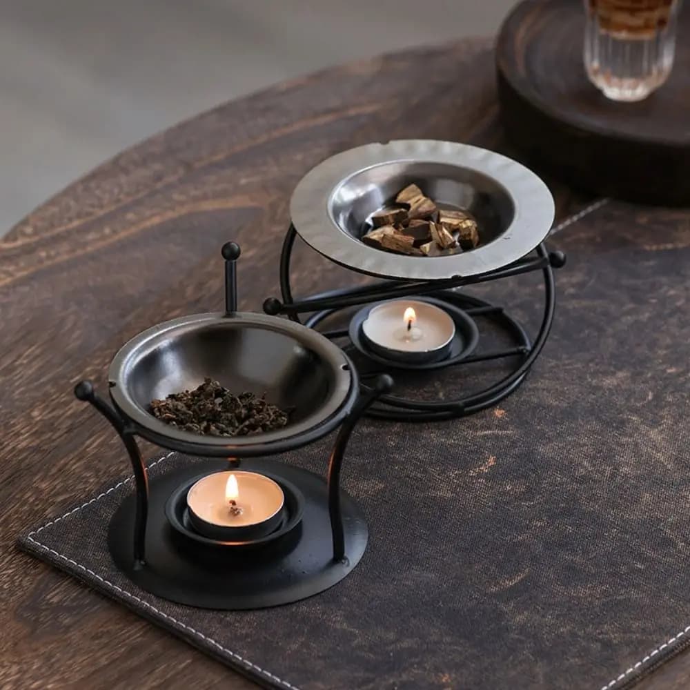 Diffusore di Oli Essenziali Creativo, Bruciatore d'Incenso Portatile in Metallo Poligonale, Supporto Decorativo per Candele con Design Traforato, per Uso in Camera da Letto