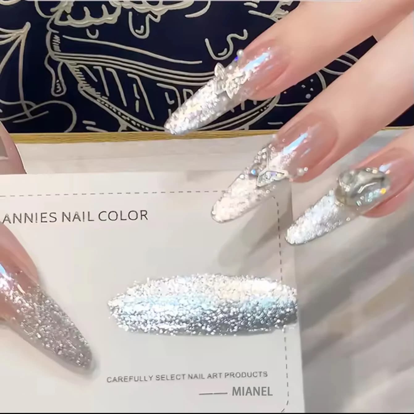 MAINEL 10ML 1Pz Smalto Gel Magnetico Bianco Super Brillante Effetto Occhio di Gatto, Glitter Lucido UV LED Soak Off per Nail Art