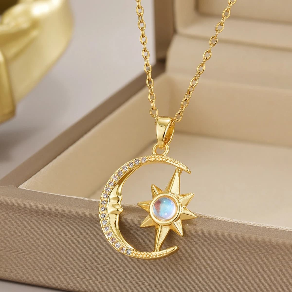 Accessorio per gioielli con catena a forma di clavicola in acciaio inossidabile con ciondolo a forma di stella di fascia alta, leggero e di lusso da donna
